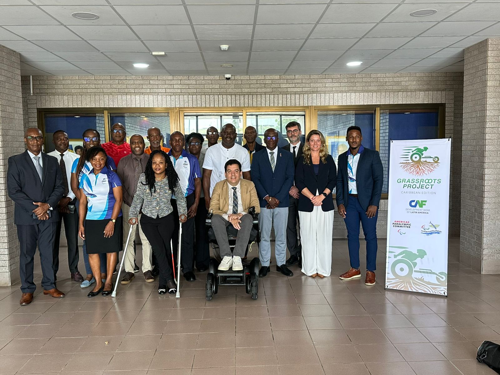 En la foto: en representación de Barbados Paralympic Association: Mr. Ryan Brathwaite, President; Mr. Martin Jackman, Vice-president; Ms. Adele Price, General secretary, Ms. Dionne Haynes; TreasurerJoy-Ann Clarke Athletes Representative. En representación del Americas Paralympic Committee, Michele Formonte, Executive Director; en representación de Development Bank of Latin America & the Caribbean: Mr. Juan Pablo Salazar – Director of Inclusion, Mr. Iñaki Regueiro – Executive, Mr. Nicolas Monge – Executive; en representación del Ministry of Youth, Sport and Community Empowerment, The Hon. Charles Griffith-Minister, Mr.Emerson Bascombe- Deputy Director, Mrs. Joy Adamson-Permanent secretary; en representación de Ministry of Finance and Economic Affairs, The Hon. Ryan Straughn-Minister, The Hon. Mia Mottley-Prime Minister; Ministry of People Empowerment and Elder Affairs, Mr. Mark Franklin-Permanent Secretary, Mrs.  Carolyn Estwick-Best-Deputy Permanent Secretary; National Disabilities Unit, Mr. Wayne Nurse-Director; en representación de Barbados Council for the Disabled, Ms. Patricia Padmore-Blackman - President, en representación de la University of the West Indies, Dr. Rudolph Alleyne -Head-Academy of Sport y en representación de Barbados Olympic Association Inc., Ms. Sandra Osborne - President.