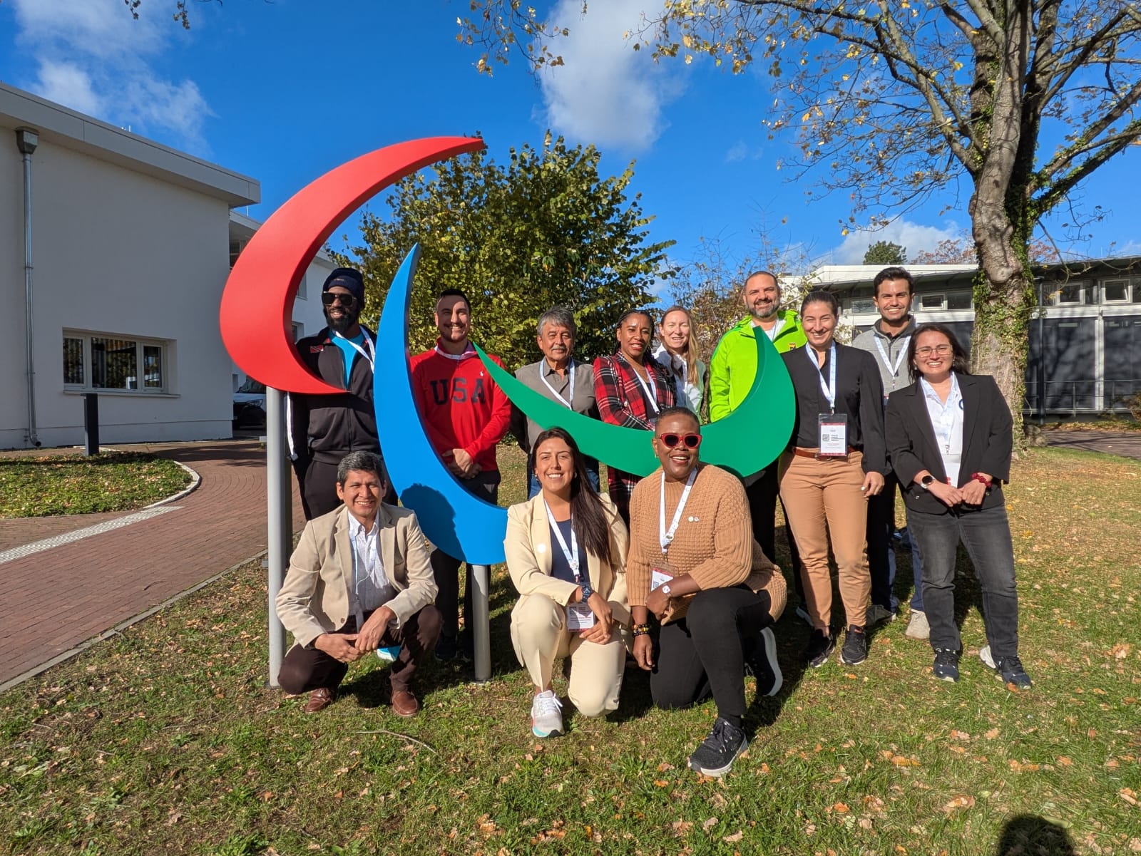 🇧🇷 João Paulo Casteleti y João Antônio Fonseca Borges (Brasil) 🇨🇦 Ummukulthoum Bakare y Jessica Ferguson (Canadá) 🇨🇱 María Isabel Cornejo Cárdenas (Chile) 🇬🇹 José David Mendizabal Matta (Guatemala) 🇵🇪 Luis Alberto Astocaza Miranda (Perú) 🇻🇨 Zenobia Trimmingham (San Vicente y las Granadinas) 🇹🇹 Micky Ruben (Trinidad y Tobago) 🇺🇸 Tyler Carter y Julia Johnson (Estados Unidos) 🇸🇷 Fenna Walhain (Surinam) y Natalia Calderón Moreno, en representación del Américas Paralympic Committee (AmPC).