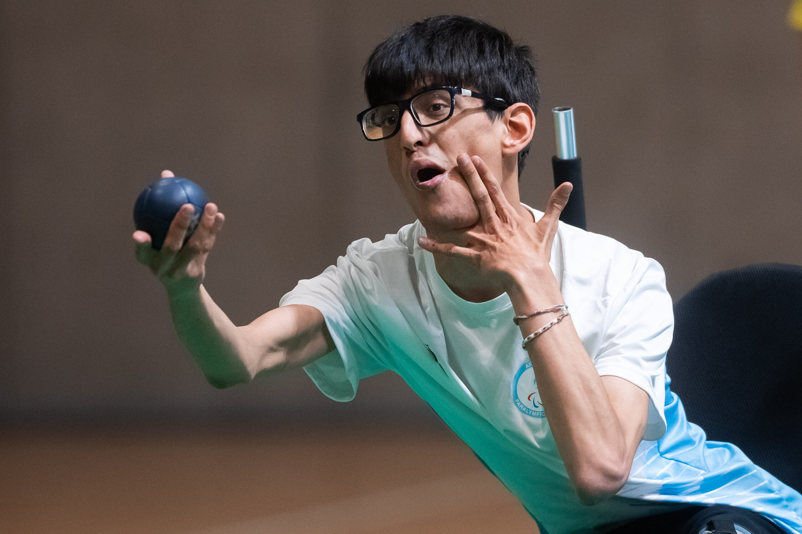 En la foto: bochista lanzando su boccia.