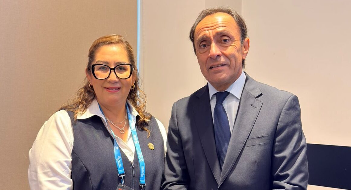 En la foto: Liliana Suárez, Secretaria General del AmPC junto a Jaime Pizarro, quien fuera el ministro del deporte de Chile.