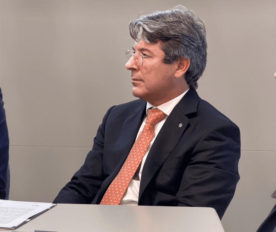 En la foto BEBO, representante de CRESO.