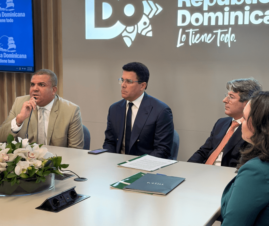 En la foto: el presidente ampc dando su discurso de agradecimiento por esta nueva alianza